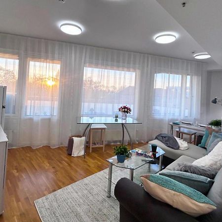 Stella'S Apartment - City Center - Free Secure Parking - Big Sun Terrace - Air Conditioning - Wifi - Tram To The Tallinn Bus Station And Old Town Esterno foto