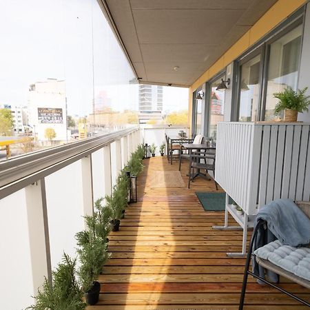 Stella'S Apartment - City Center - Free Secure Parking - Big Sun Terrace - Air Conditioning - Wifi - Tram To The Tallinn Bus Station And Old Town Esterno foto