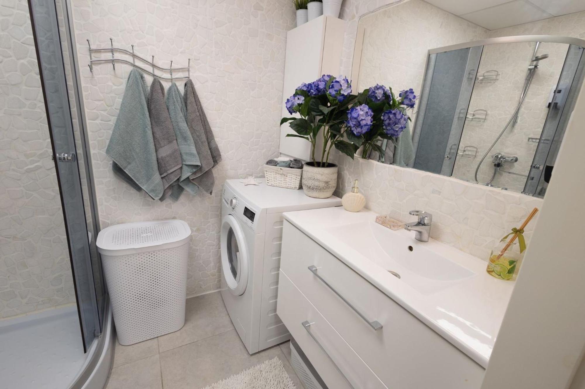 Stella'S Apartment - City Center - Free Secure Parking - Big Sun Terrace - Air Conditioning - Wifi - Tram To The Tallinn Bus Station And Old Town Esterno foto