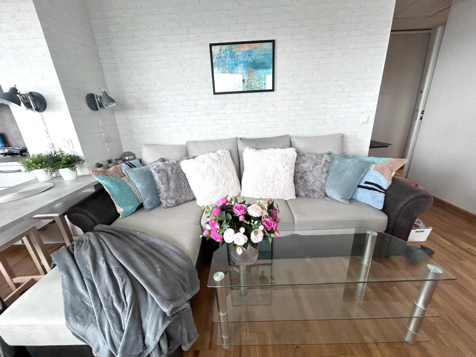 Stella'S Apartment - City Center - Free Secure Parking - Big Sun Terrace - Air Conditioning - Wifi - Tram To The Tallinn Bus Station And Old Town Esterno foto