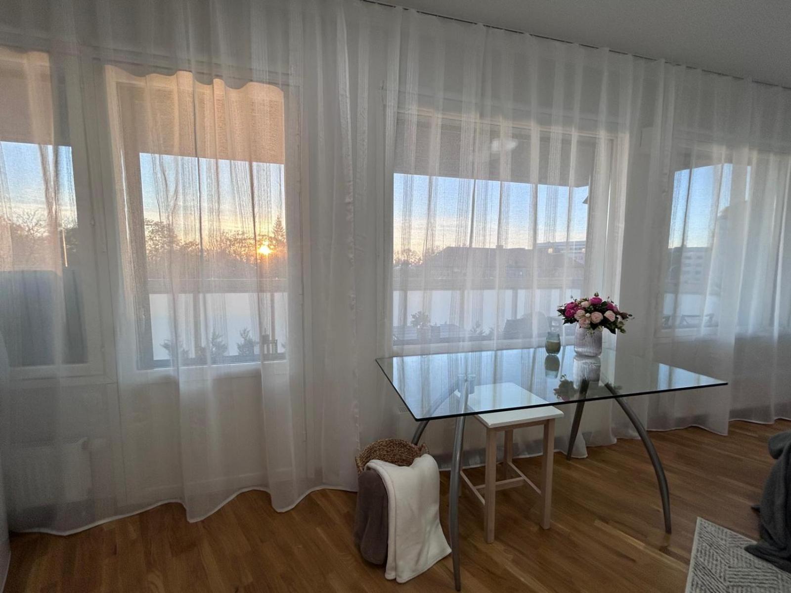 Stella'S Apartment - City Center - Free Secure Parking - Big Sun Terrace - Air Conditioning - Wifi - Tram To The Tallinn Bus Station And Old Town Esterno foto