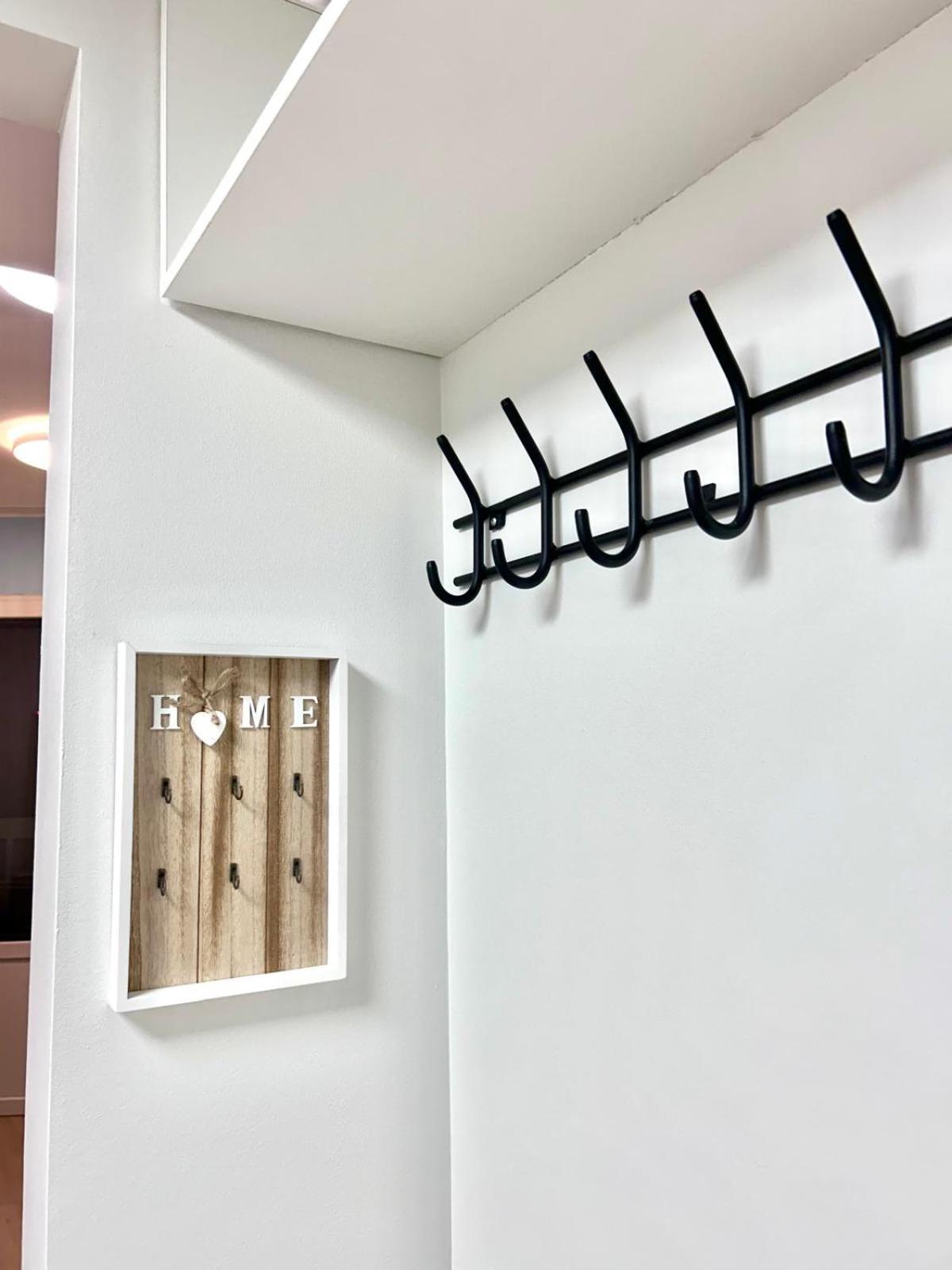 Stella'S Apartment - City Center - Free Secure Parking - Big Sun Terrace - Air Conditioning - Wifi - Tram To The Tallinn Bus Station And Old Town Esterno foto