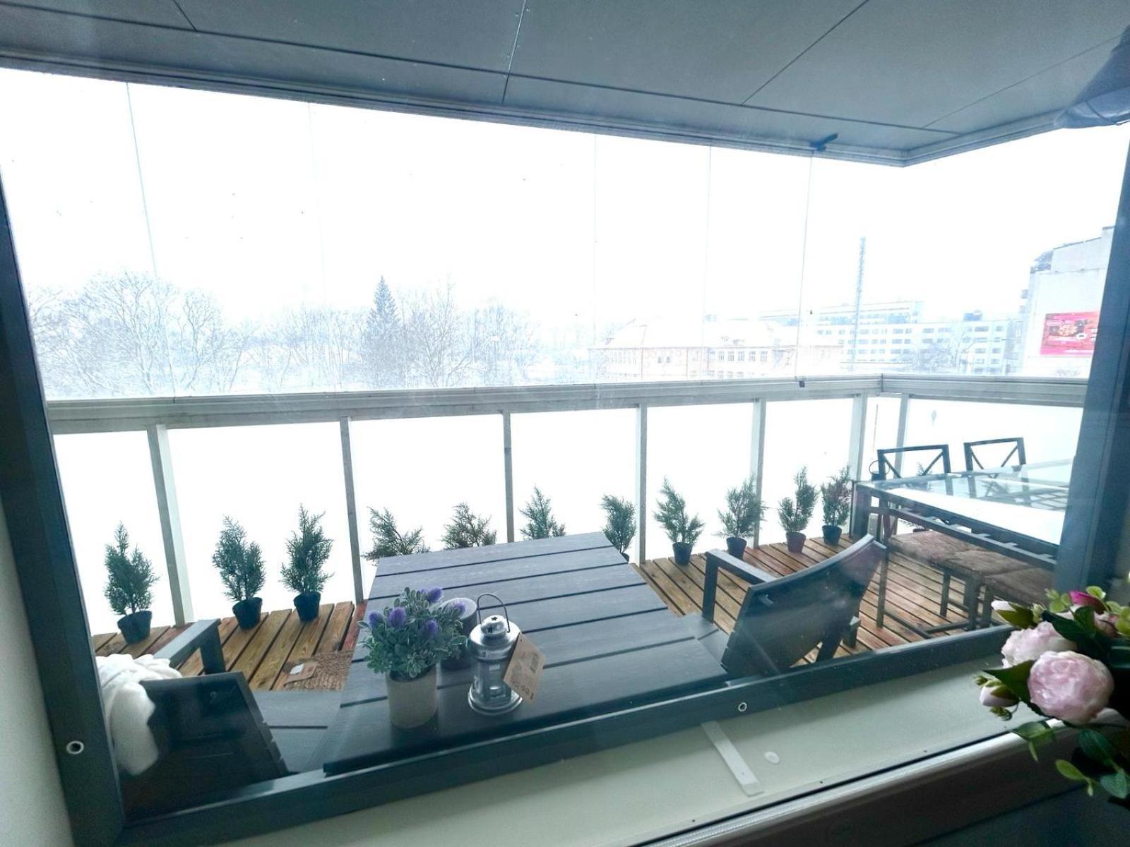 Stella'S Apartment - City Center - Free Secure Parking - Big Sun Terrace - Air Conditioning - Wifi - Tram To The Tallinn Bus Station And Old Town Esterno foto