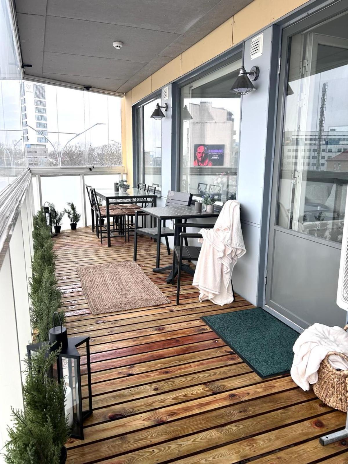 Stella'S Apartment - City Center - Free Secure Parking - Big Sun Terrace - Air Conditioning - Wifi - Tram To The Tallinn Bus Station And Old Town Esterno foto
