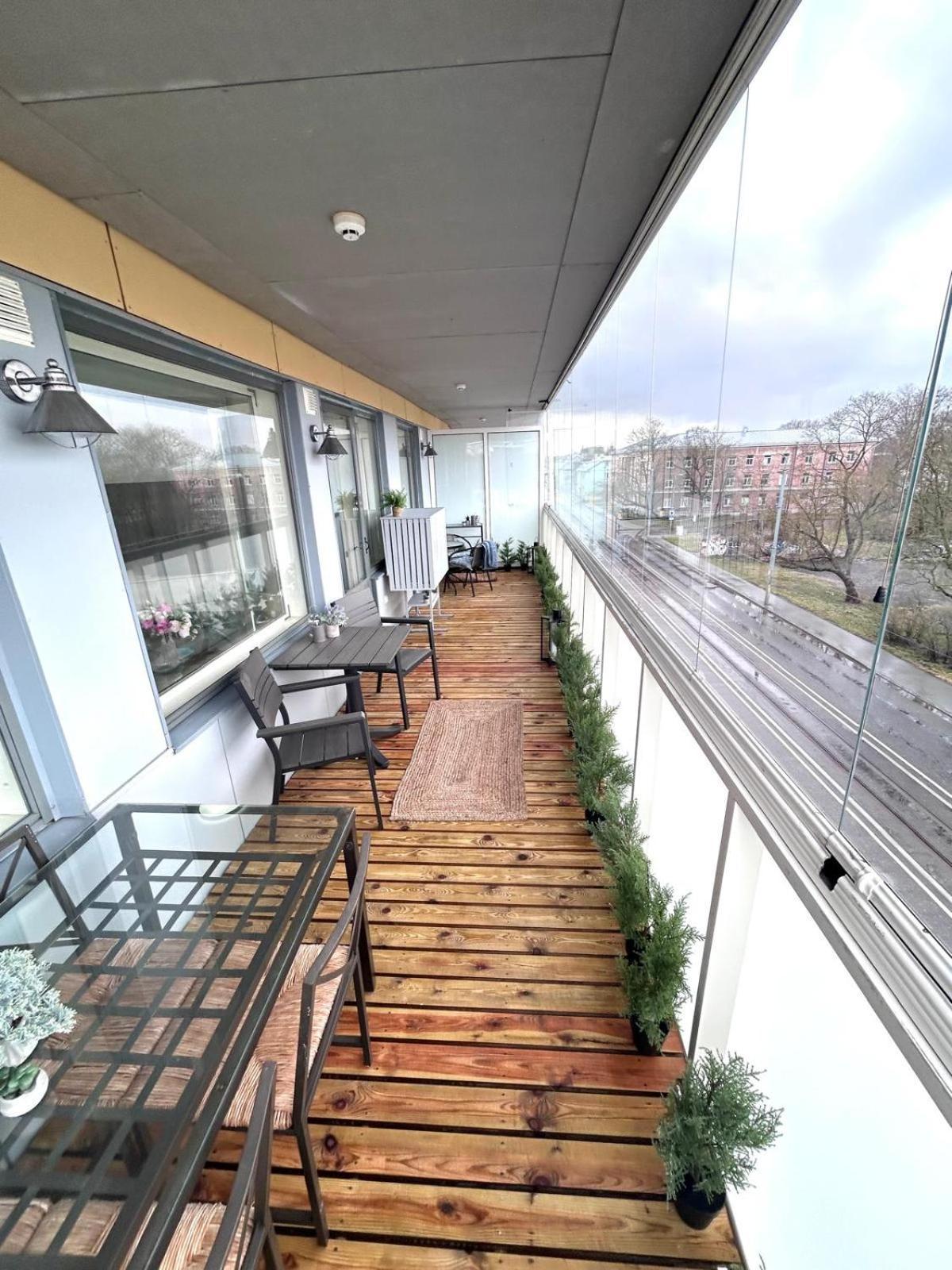 Stella'S Apartment - City Center - Free Secure Parking - Big Sun Terrace - Air Conditioning - Wifi - Tram To The Tallinn Bus Station And Old Town Esterno foto