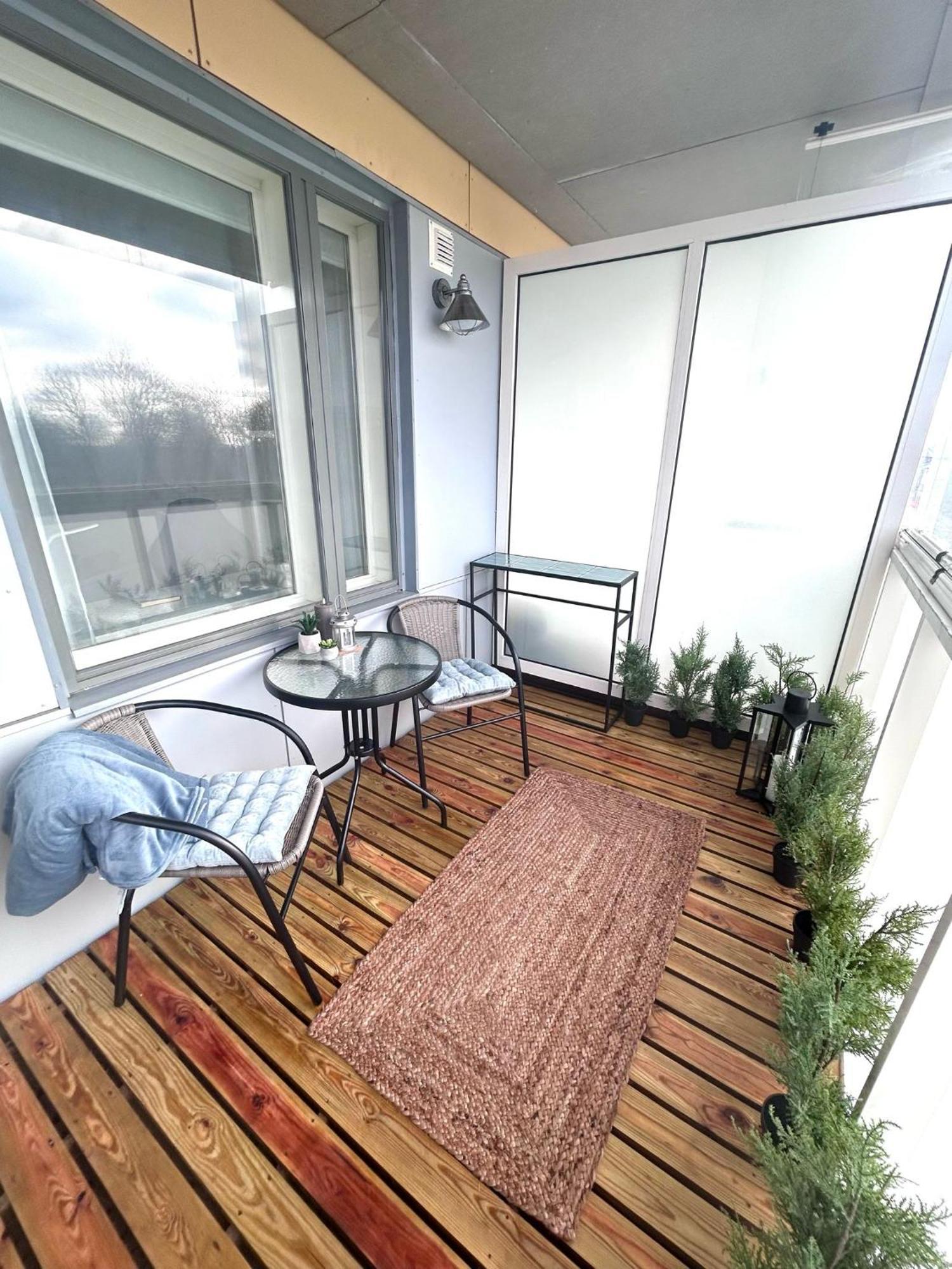 Stella'S Apartment - City Center - Free Secure Parking - Big Sun Terrace - Air Conditioning - Wifi - Tram To The Tallinn Bus Station And Old Town Esterno foto
