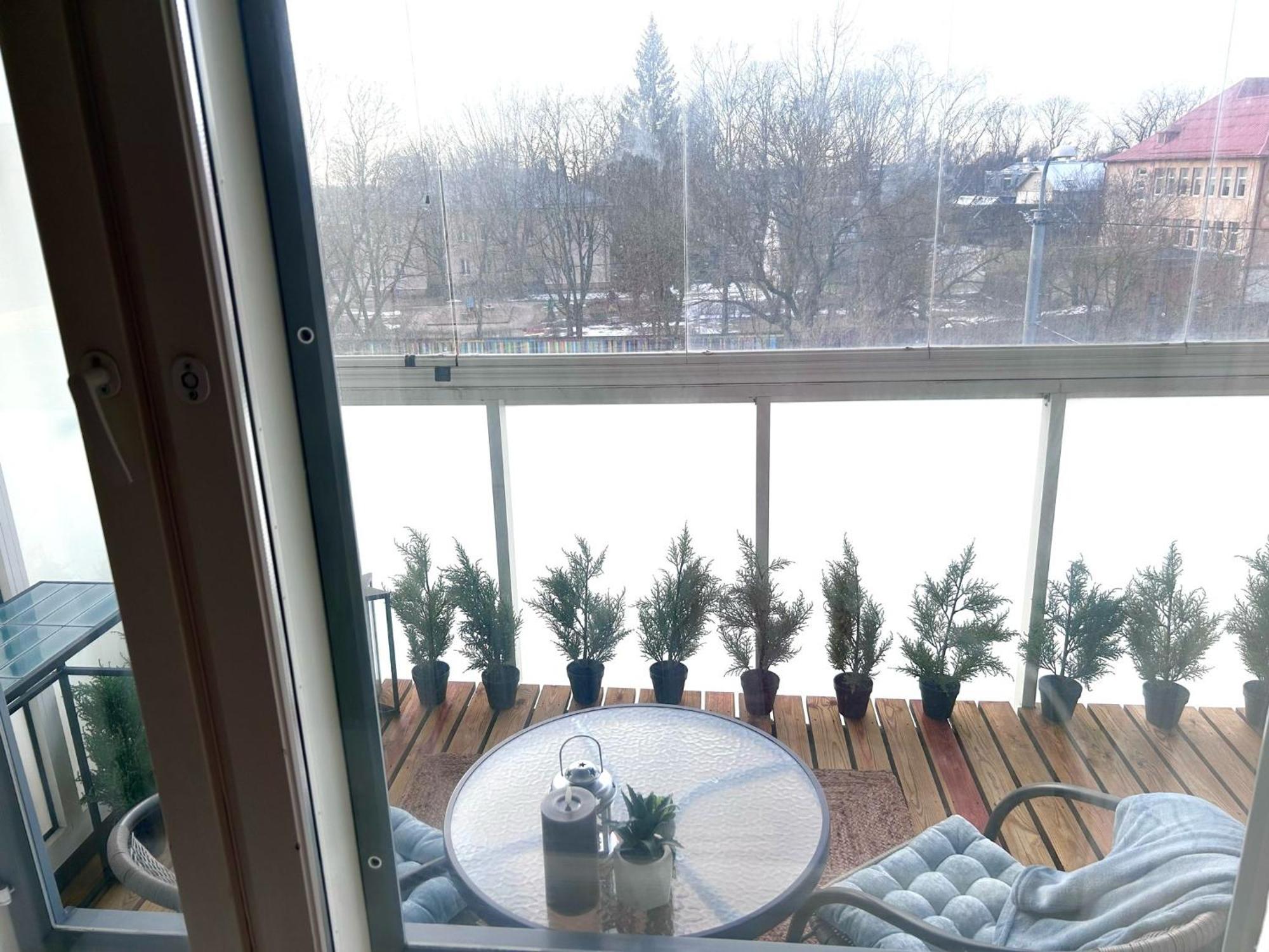 Stella'S Apartment - City Center - Free Secure Parking - Big Sun Terrace - Air Conditioning - Wifi - Tram To The Tallinn Bus Station And Old Town Esterno foto
