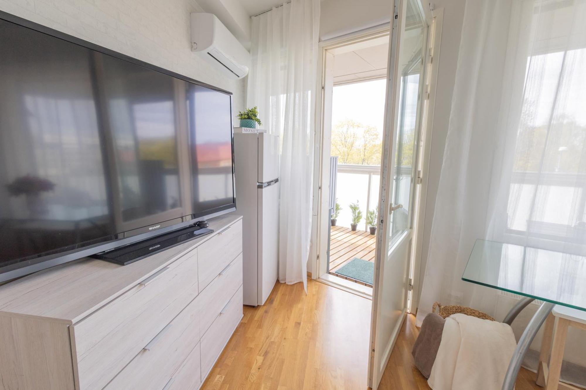 Stella'S Apartment - City Center - Free Secure Parking - Big Sun Terrace - Air Conditioning - Wifi - Tram To The Tallinn Bus Station And Old Town Esterno foto